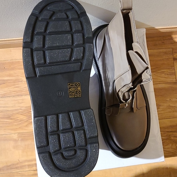 Never worn - Picture 3 of 4